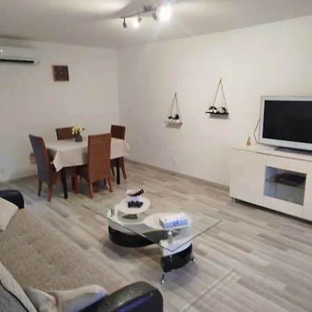 Sejourner Chez Roto Апартаменты *